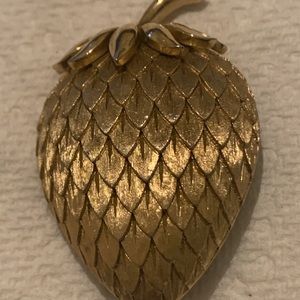 Vtg 1962 Crown Trifari Brooch Pin Acorn Strawberry Matte Textured